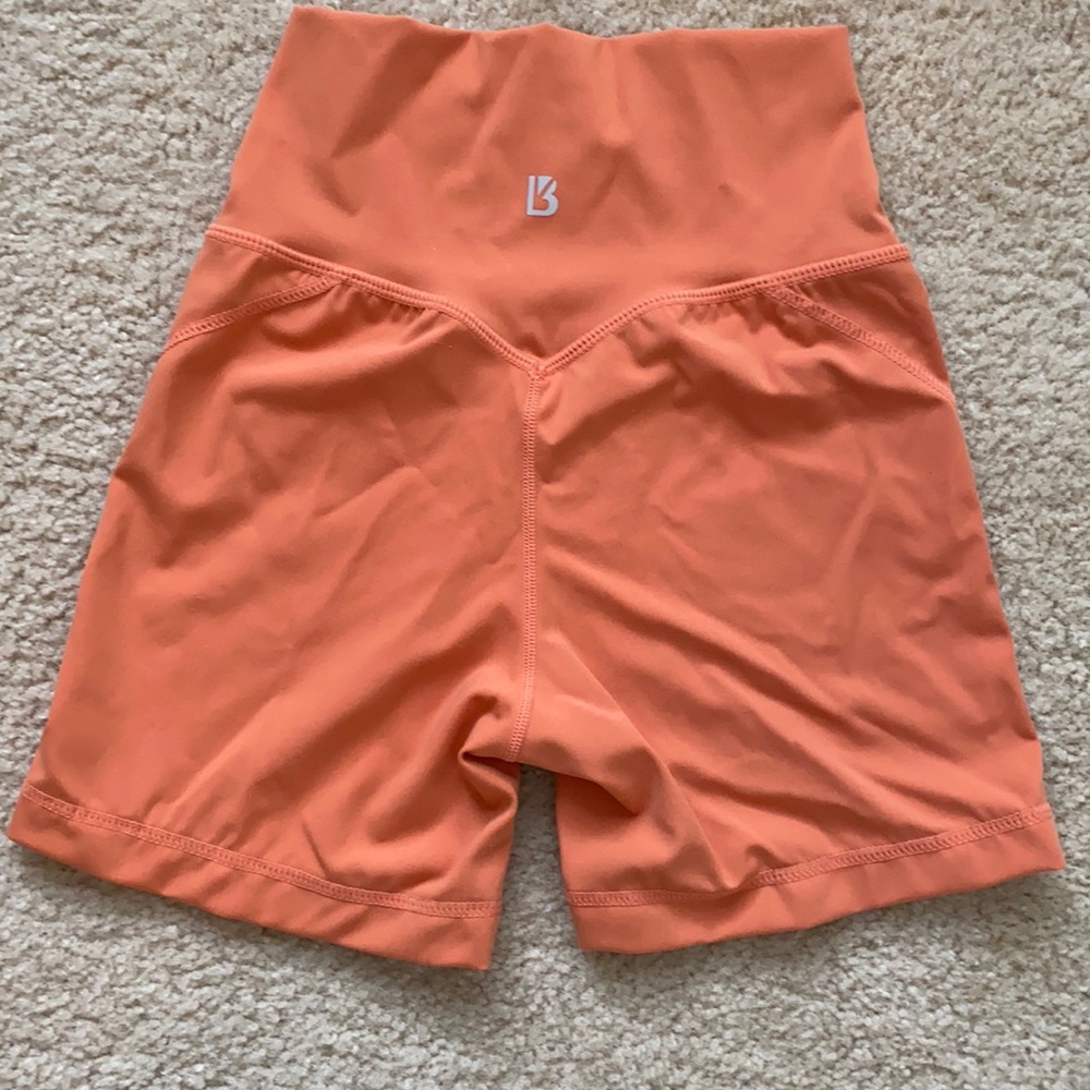 Biker shorts with thigh grip